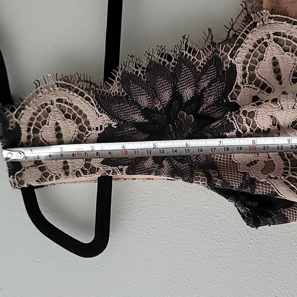 BCBG MAXAZRIA Lace tiered dress - Picture 10 of 10